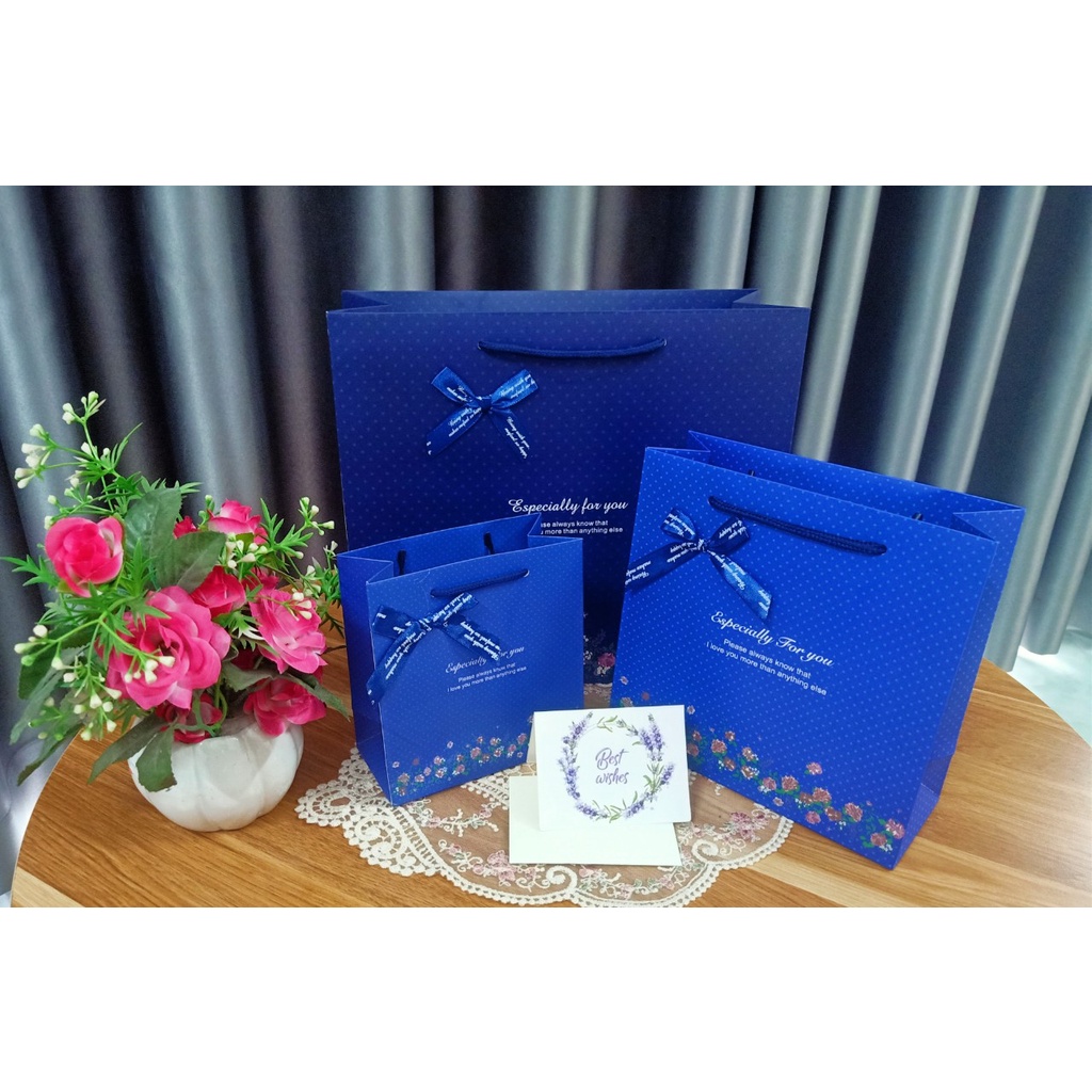 Túi giấy đựng quà xanh đậm hoa nhí siêu đẹp sang trọng