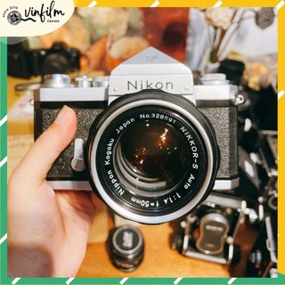 Máy ảnh film Nikon F gù chùa