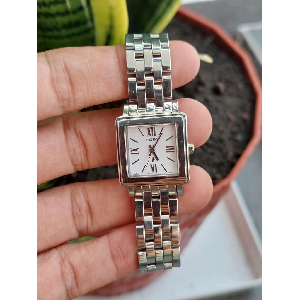 Đồng hồ nữ Seiko LK kính saphia chạy pin hàng Si