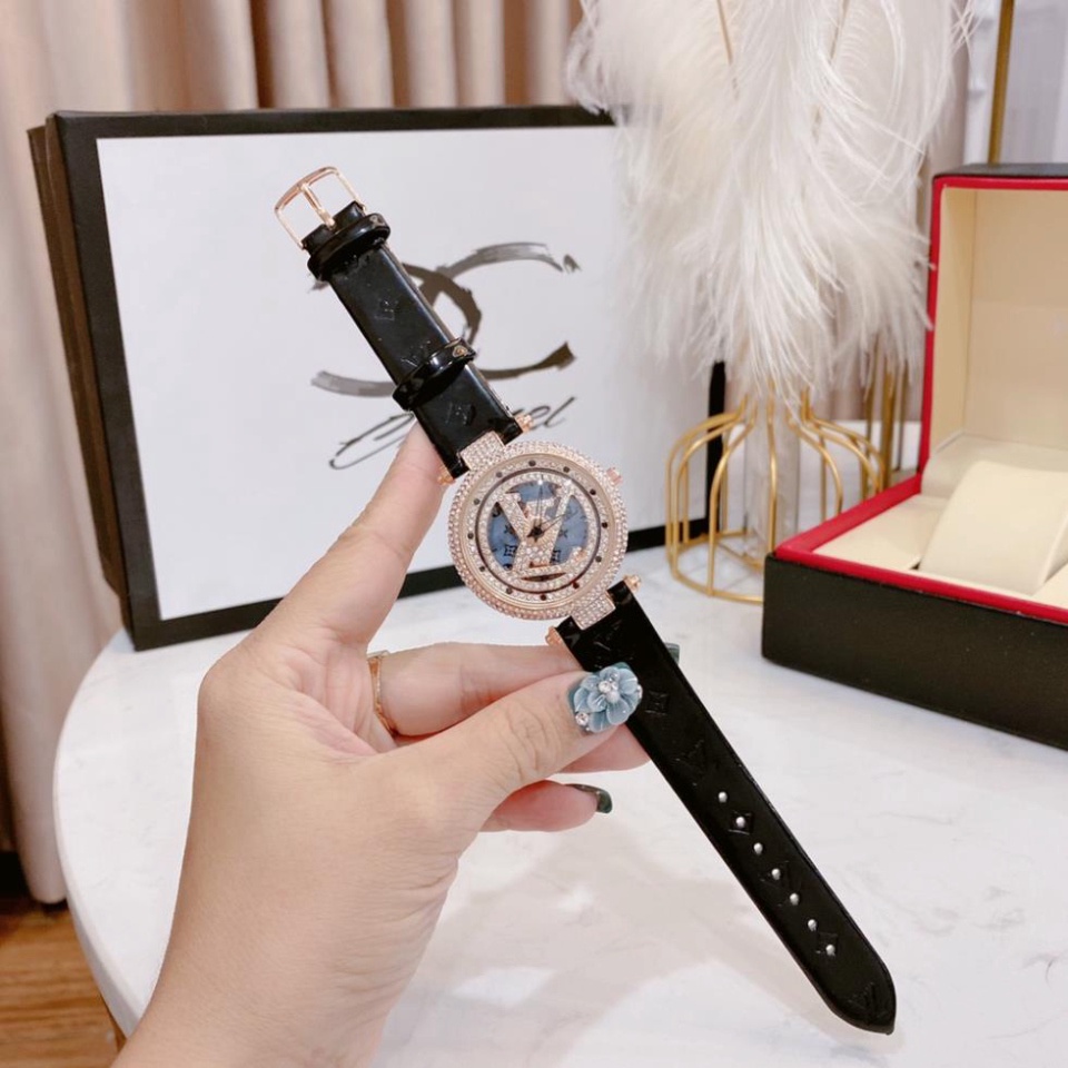 Đồng hồ nữ LV mặt xoay, đính đá, dây da có hoa văn size 34mm, bảo hành 12 tháng