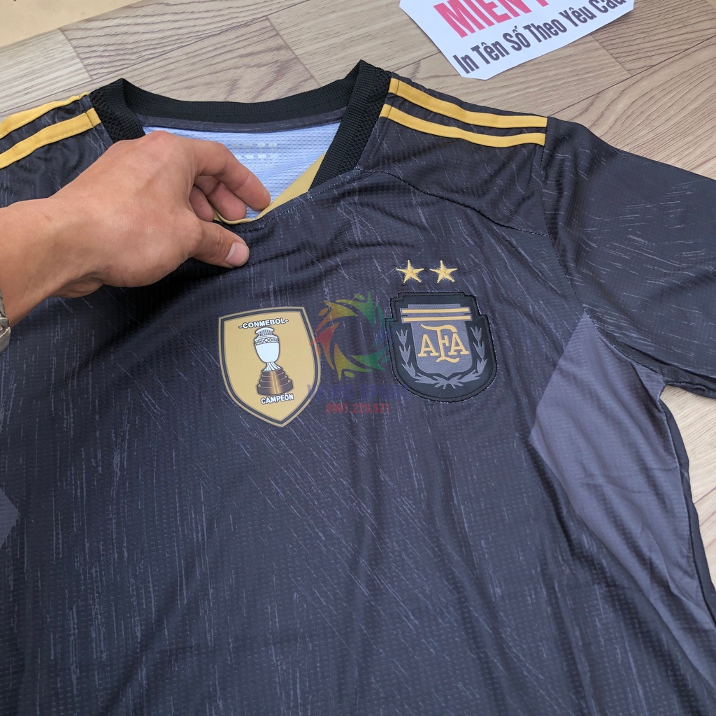 Bộ Quần Áo Bóng Đá Argentina 2023 Màu Đen Training Vải Gai Thái Có In Tên Số Theo Yêu Cầu