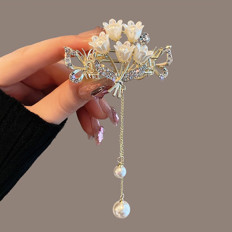 Kẹp Tóc Tua Rua Hình Cá Mập Đính Ngọc Trai Nhân Tạo Phong Cách Thung Lũng Lily of the valley