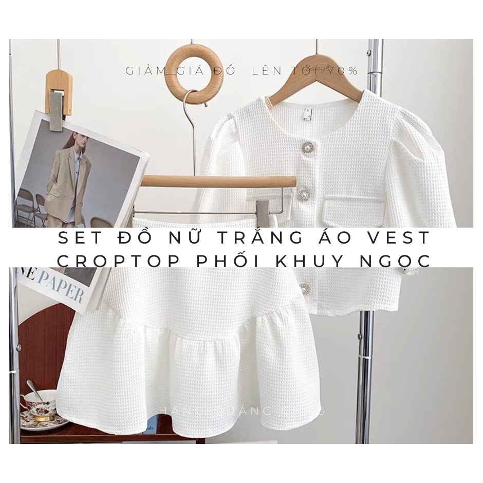 Set đồ nữ trắng áo vest croptop phối khuy ngọc, chân váy xòe tiểu thư vải xốp tổ ong túi ngực