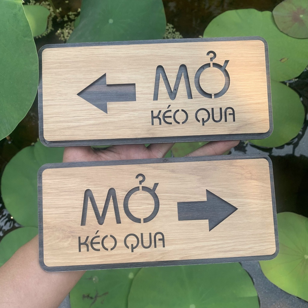 Bảng gỗ đóng mở cửa kéo qua trái phải