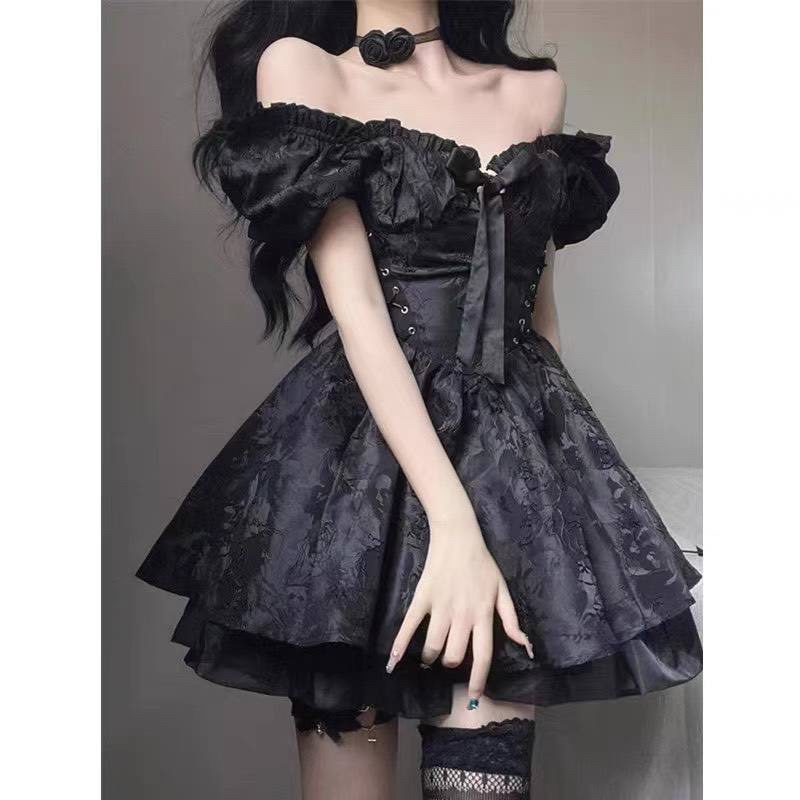 Váy gấm đen trễ vai đan dây eo xoè phồng + chocker