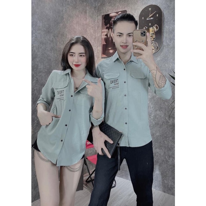Áo sơ mi cặp đôi chất đũi mát túi in chữ Trend có video tự quay