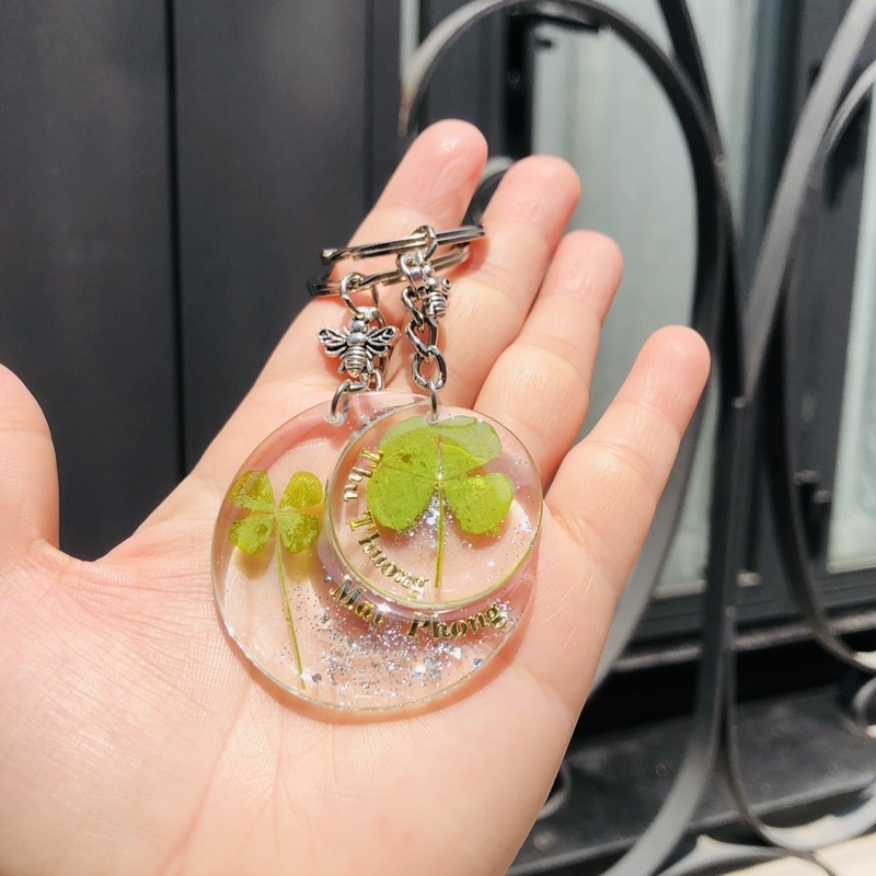 Móc khóa cặp đôi ( thêm tên theo yêu cầu)bốn lá thật handmade resin Lilande