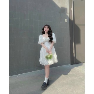 ĐẦM TRẮNG HOA NỔI DÁNG XÒE