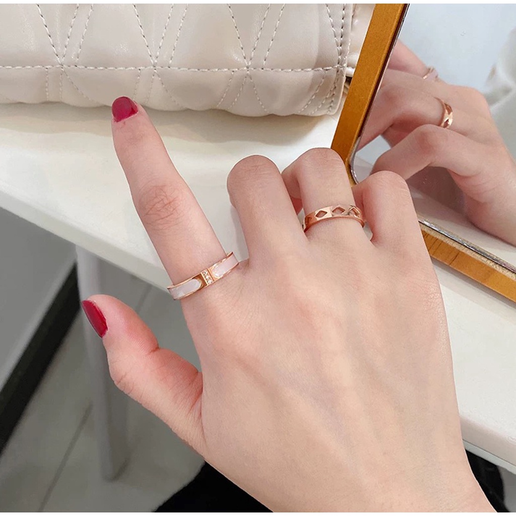 Nhẫn cặp đôi Gucci Nacre Couple Ring-Nhẫn xà cừ đính đá ,titan không gỉ không phai màu- Khắc tên theo yêu cầu