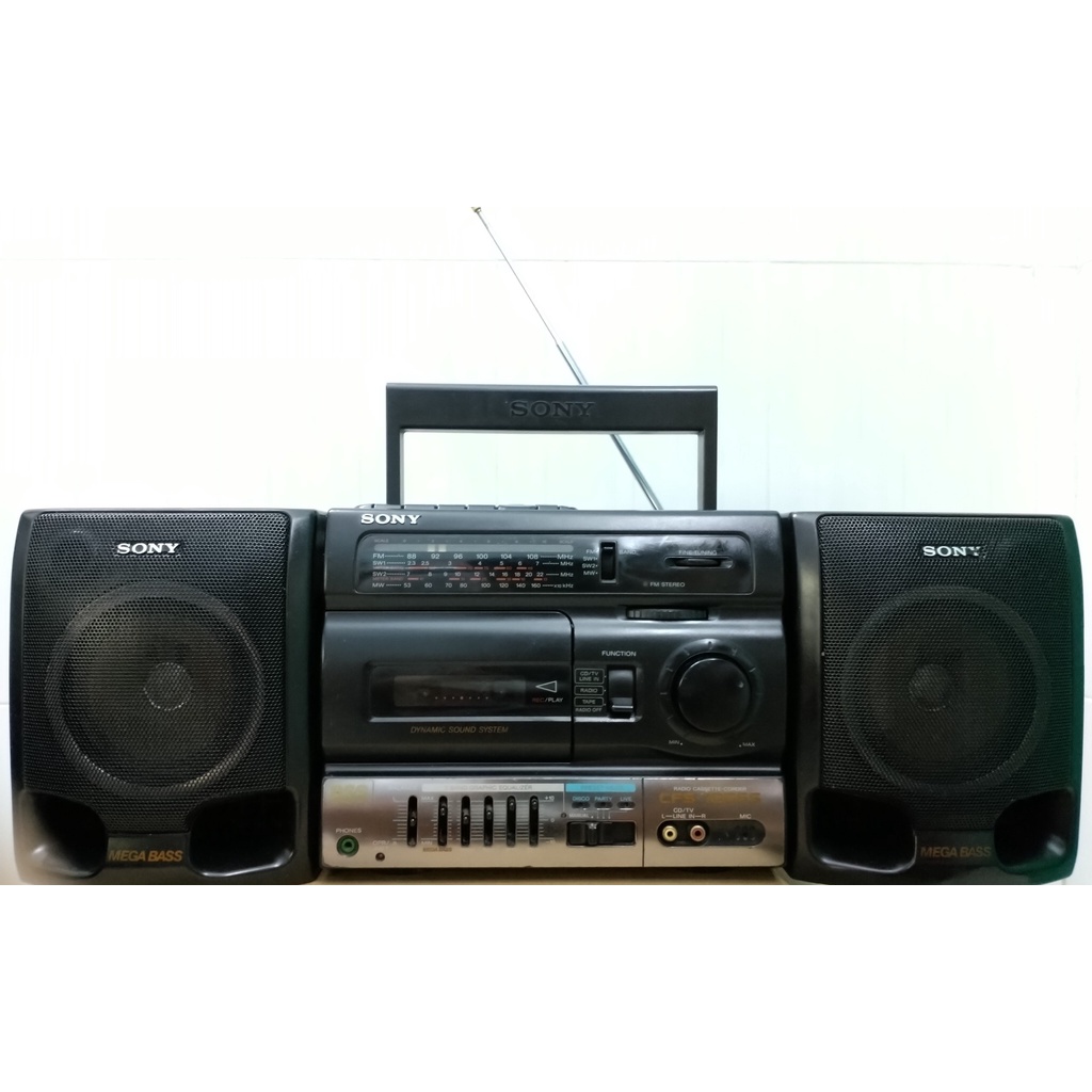 Radio cassette Sony CFS-1055S đồ cũ nghe hay ok 100% ( có đường line gắn điện thoại vào )