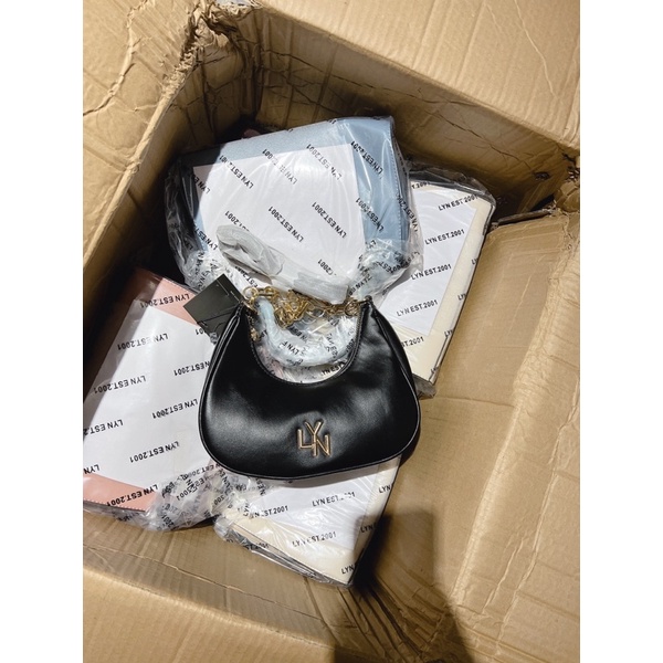 Túi lyn tricia kẹp nách màu nhũ