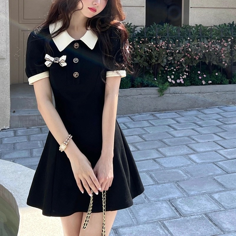 Váy dáng chữ A phối nơ xinh xắn, Đầm cổ Polo tay phồng màu đen phối trắng, Váy Perty dáng ngắn phong cách tiểu thư