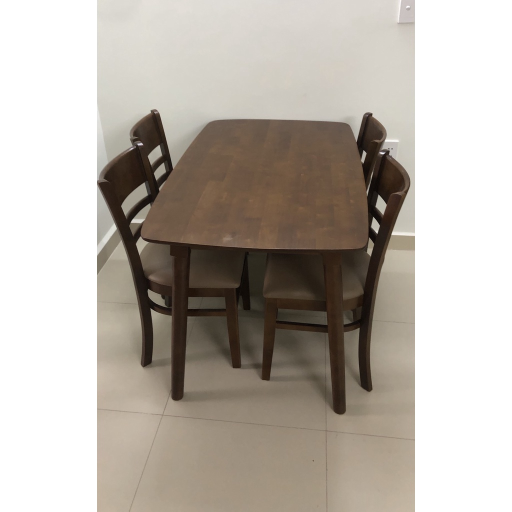 Bàn ăn cơm gỗ tự nhiên kèm 4 ghế bọc nệm êm giá rẻ chưa từng thấy tại HCM