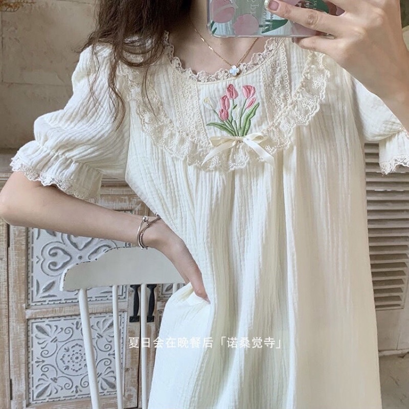Bộ đồ ngủ màu kem hoa tulip mùa hè của phụ nữ mỏng phần ngọt ngào và dễ thương học sinh thêu ren váy ngủ công chúa gió