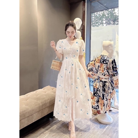 Đầm maxi hoa cổ V đính nút chân váy dài