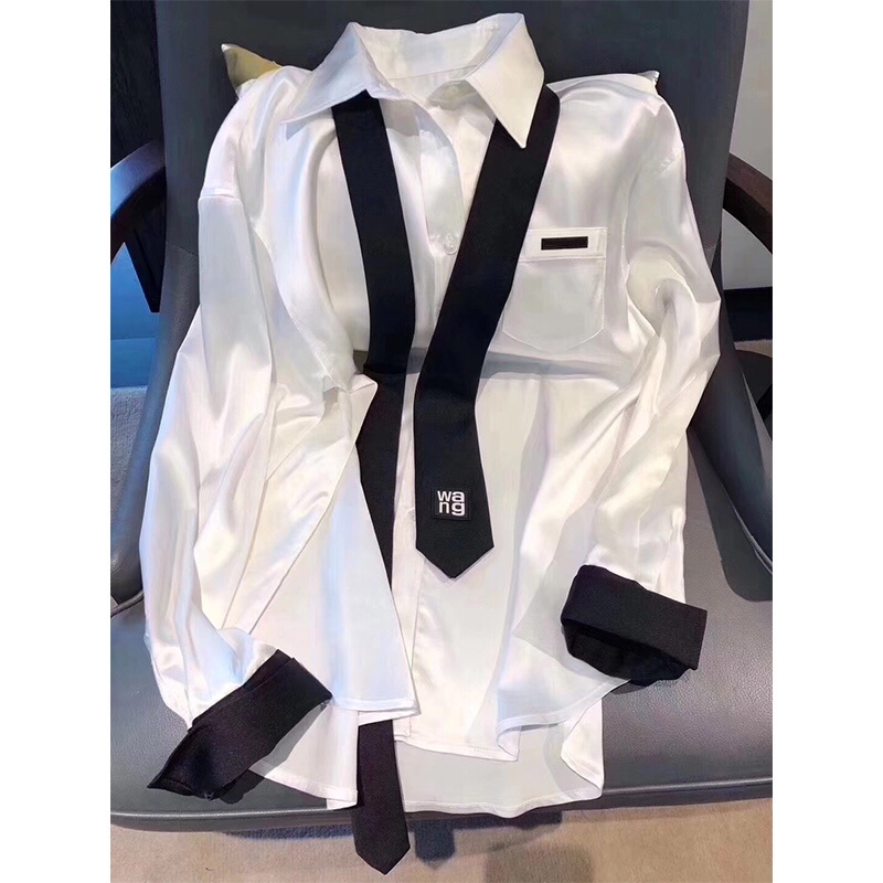 Set đồ phong cách nữ sinh - Áo sơ mi trắng phi bóng kèm cà vạt - Chân váy ngắn xếp ly