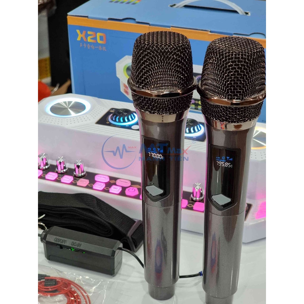 Soundcard kèm Audio X20 PRO giúp bạn tạo ra các bản thu âm chuyên nghiệp loa tích hợp kèm 2 micro không dây độc đáo