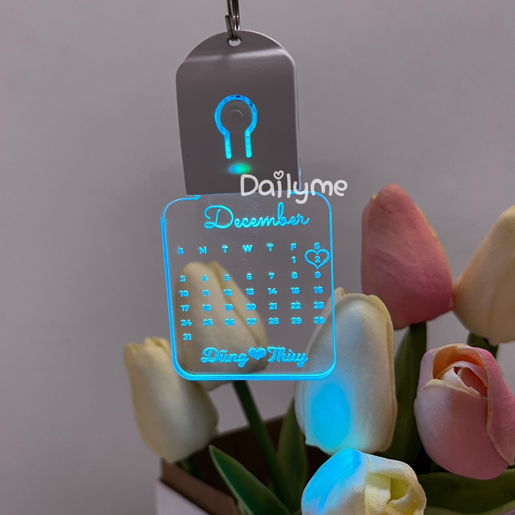 Móc Khóa Đèn Led Khắc Ngày Tháng Kỉ Niệm Thêm Tên Theo Yêu Cầu - Dailyme