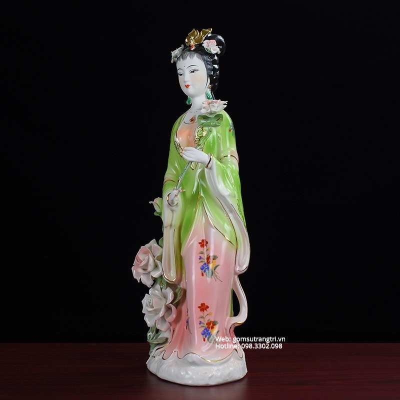 TƯỢNG CÔ GÁI CẦM NHÁNH HOA