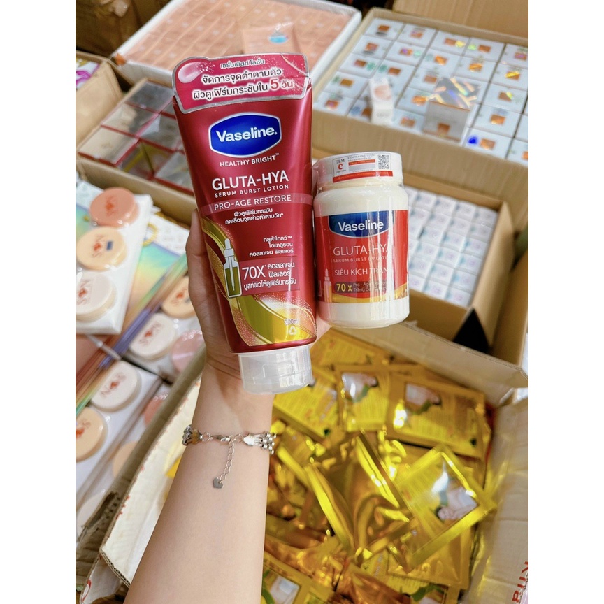 Tuýt dưỡng Vaseline Đỏ 70x Pro Age 300ml Thái Lan {Tặng hủ kích trắng) - myphamthienduc