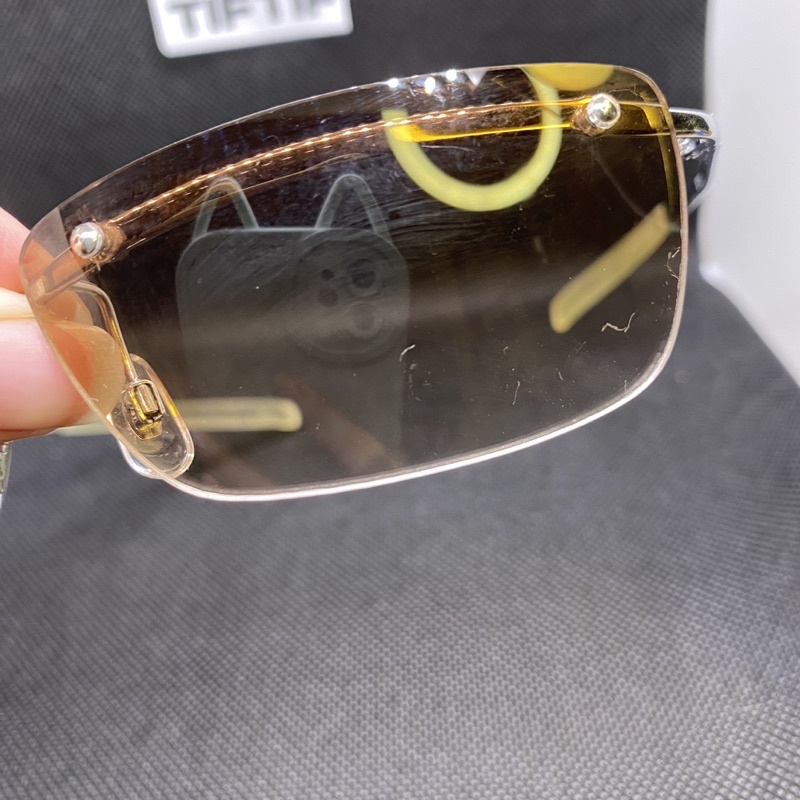 Kính si nhật phong cách Y2k