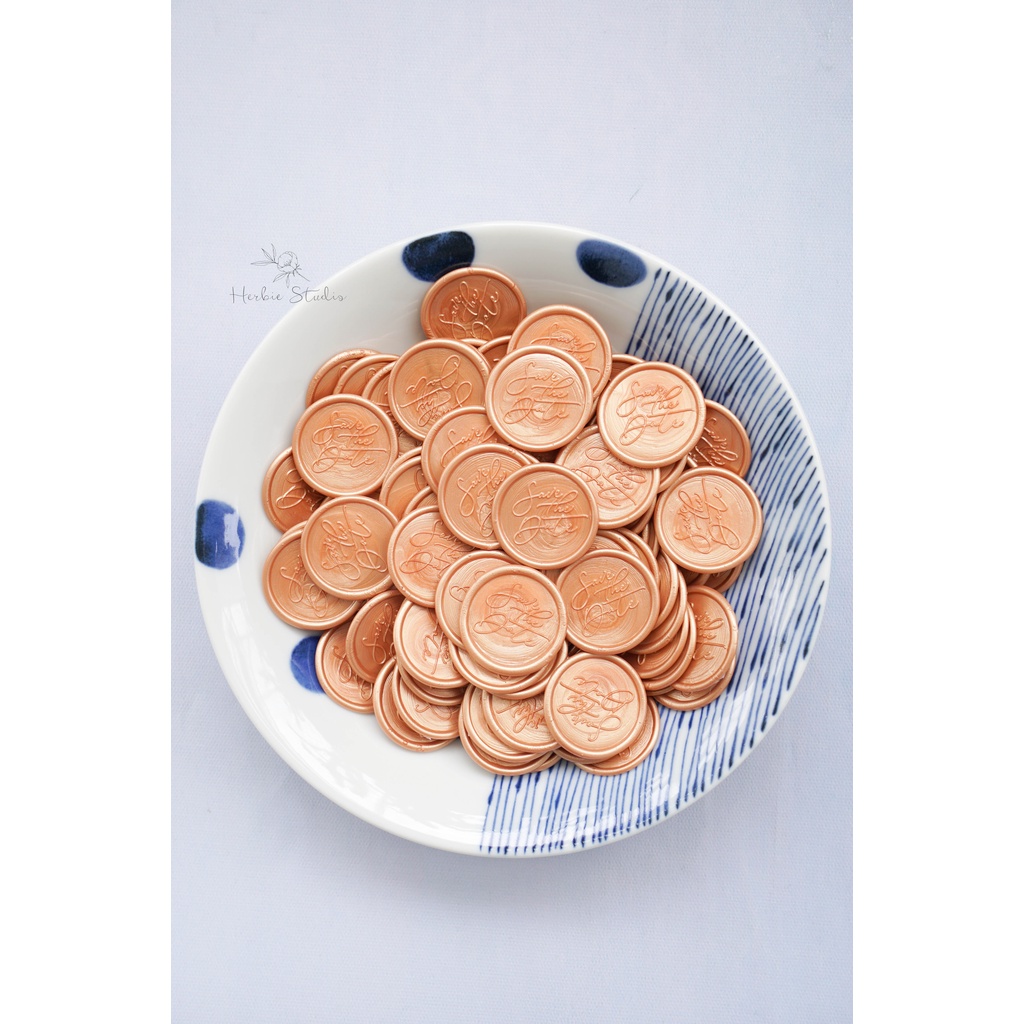 Con dấu sáp niêm phong thiệp cưới làm sẵn - mẫu Save the date màu Rose gold