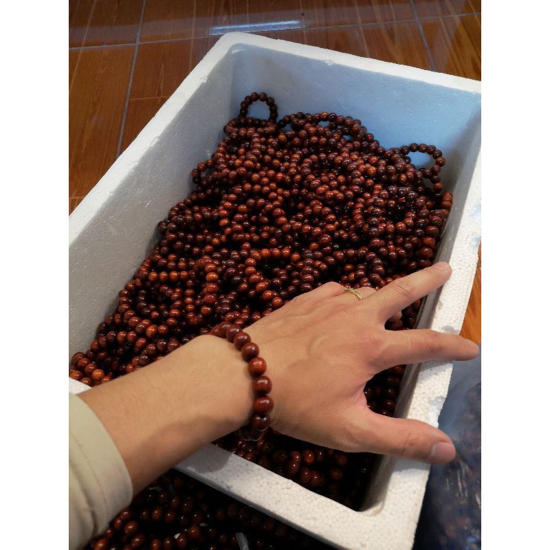 Vòng tay nam nữ gỗ hương đỏ đem lại may mắn