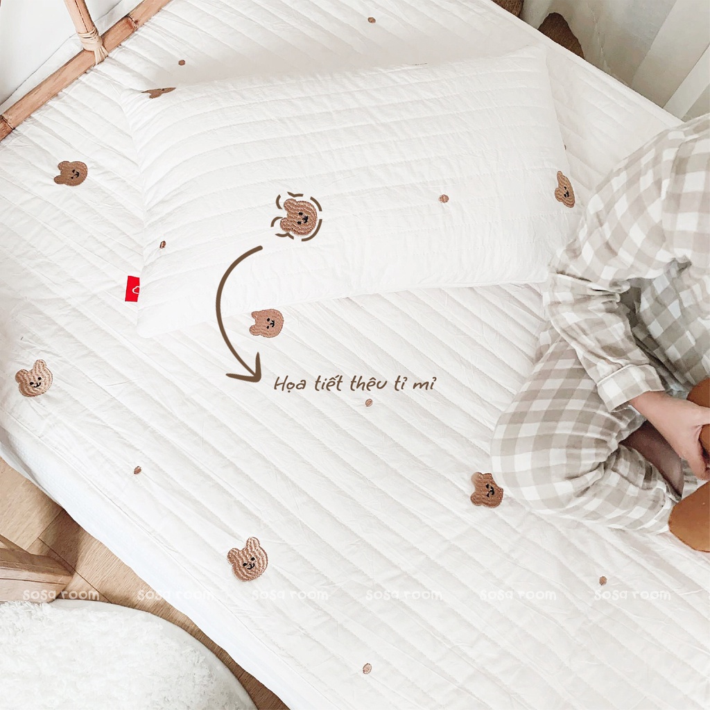 Quây cũi thảm mền gối, hoạ tiết thêu gấu, trần bông hữu cơ cho bé