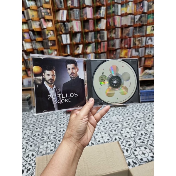 𝟐𝐂𝐄𝐋𝐋𝐎𝐒 - 𝐒𝐂𝐎𝐑𝐄  Một album tuyệt hay 2cellos dành tặng cho các fan điện ảnh và truyền hình.