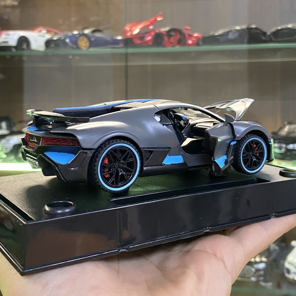 Xe mô hình kim loại giá rẻ Bugatti Divo tỉ lệ 1:32 của hãng TY 2 màu