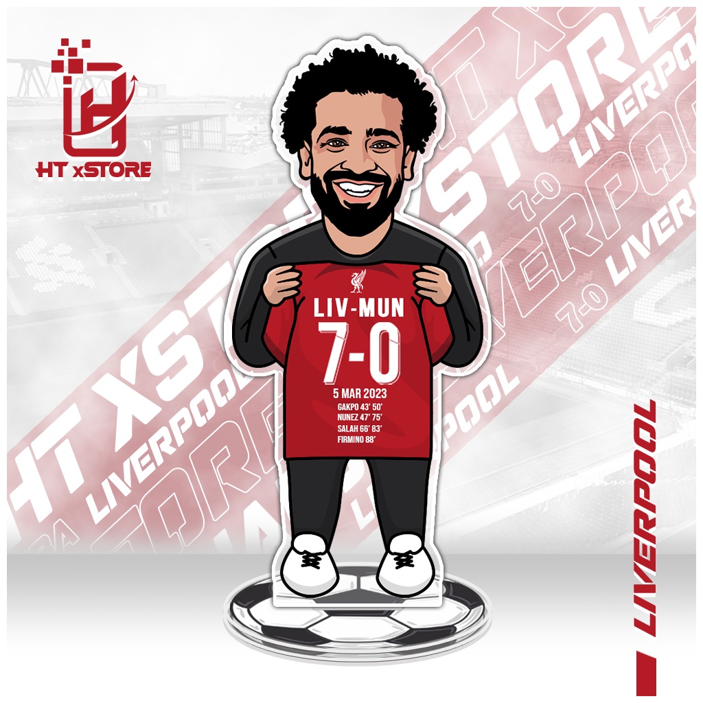 Mô hình standee in hình cầu thủ CLB Liverpool cầm áo bóng đá tỷ số 7-0, mô hình bóng đá để bàn làm quà tặng, trang trí