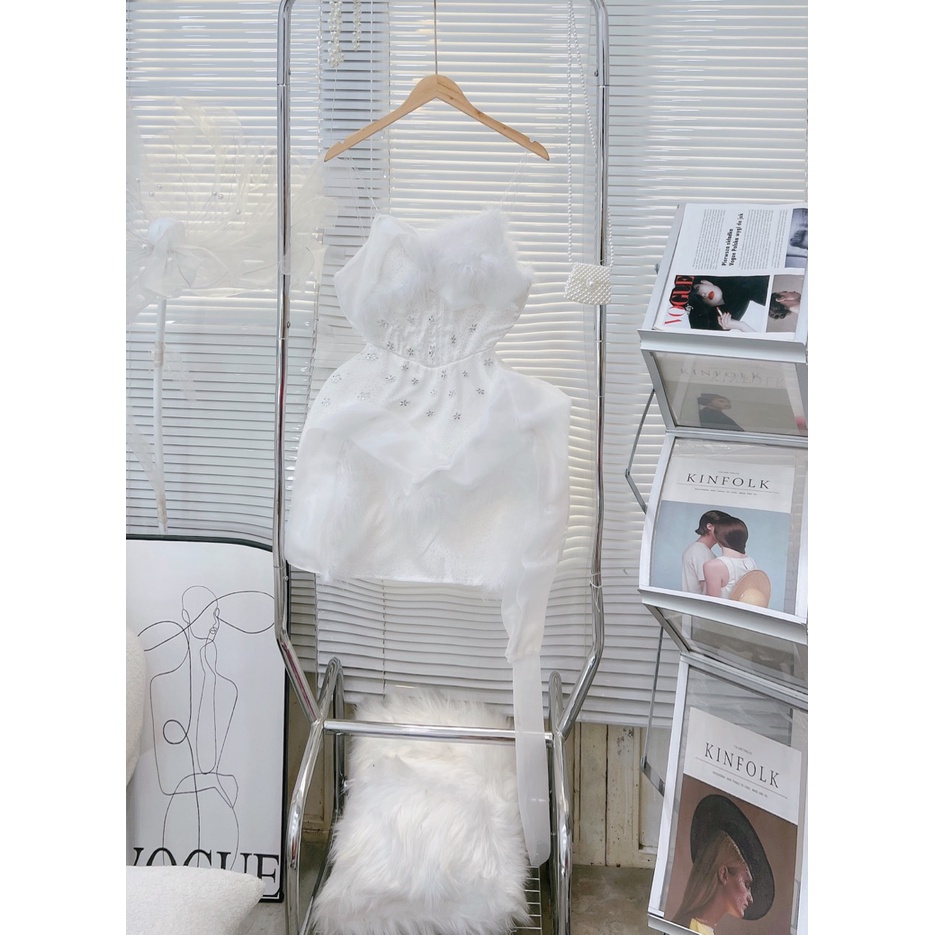 Đầm phối lông . Có 1 màu. Size dưới 54kg vừa. Đơn giản mà đẹp. Mua nhanh kẻo hết nha mấy chế. Xinh quá