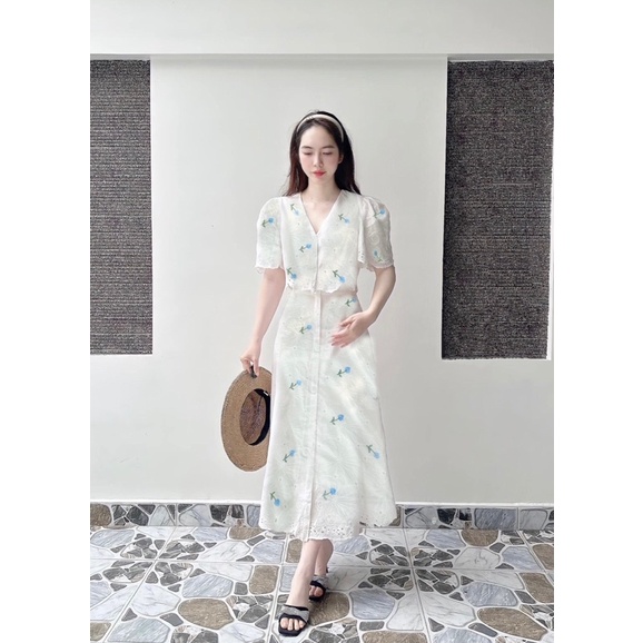 Set áo croptop tay kèm chân váy xô thêu màu trắng