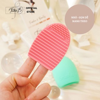 Cục giặt cọ trang điểm Feather B (Giao màu ngẫu nhiên)