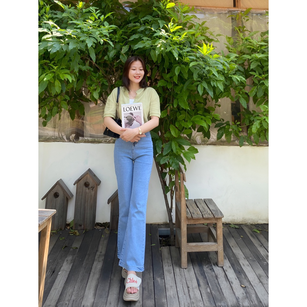 Quần jean nữ ống loe màu xanh nhẹ nhàng dễ phối đồ với thiết kế dáng dài cạp cao sang chảnh ,chất siêu co dãn