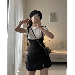 Set váy yếm đen trắng trẻ trung , hiện đại .