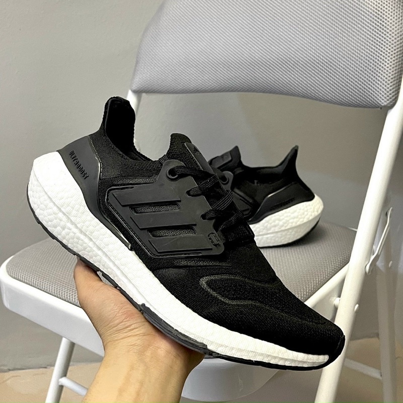 Giày ultraboots 22 black DG8866