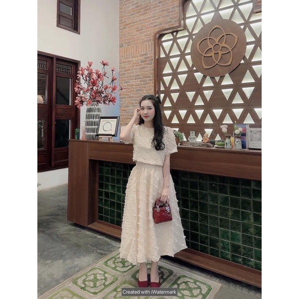 Set áo croptop ngắn tay kèm chân váy