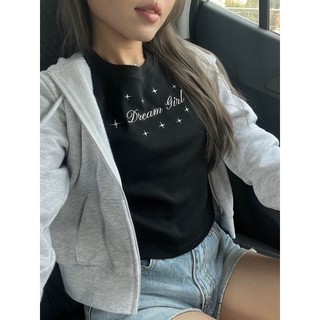 Áo Baby Tee đen thêu chữ Dream Girl tay ngắn, áo thun form lửng