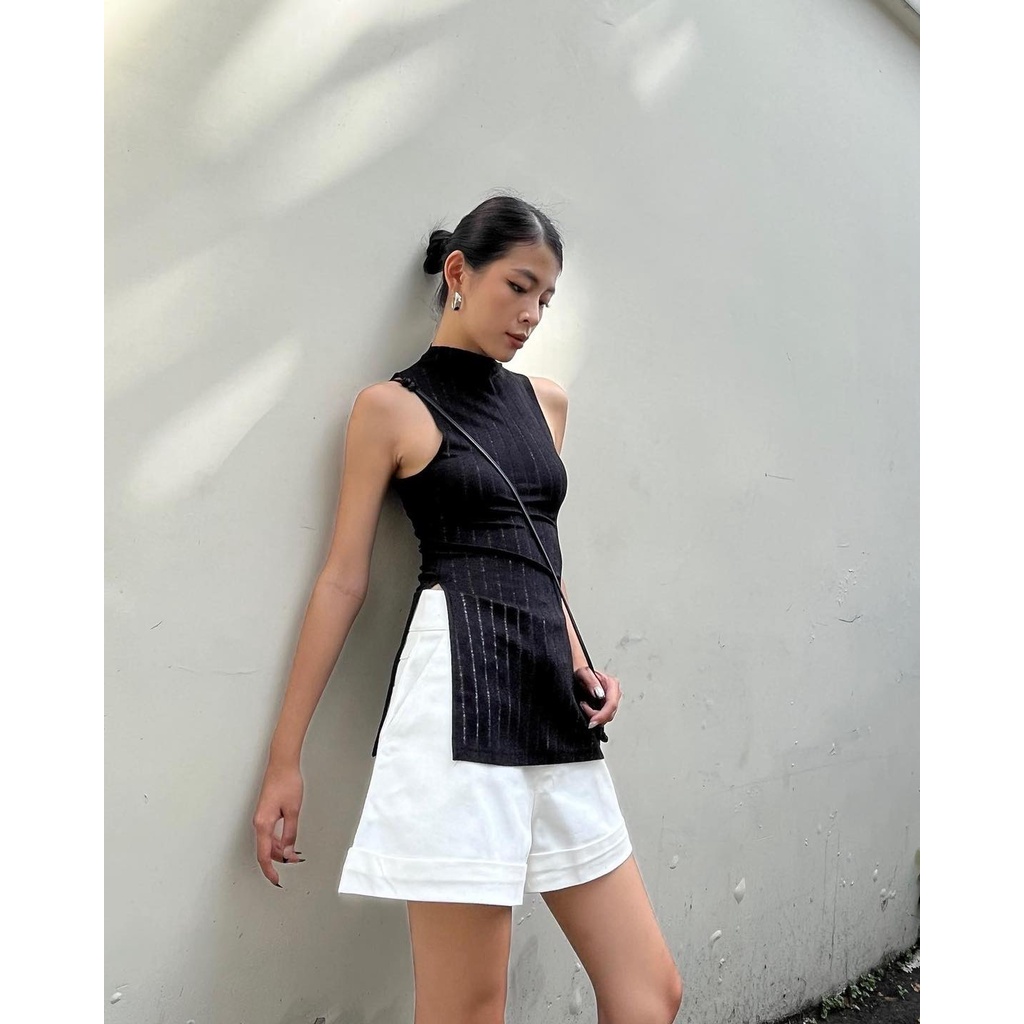 Áo thun nữ màu đen, là min SIDE SLIT SHEER KNIT TOP