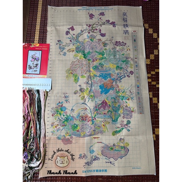 Tranh thêu chữ thập vải nâu bình hoa cổ kích thước 66x119cm