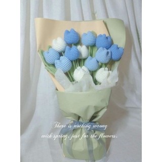 Hoa tulips làm bằng len