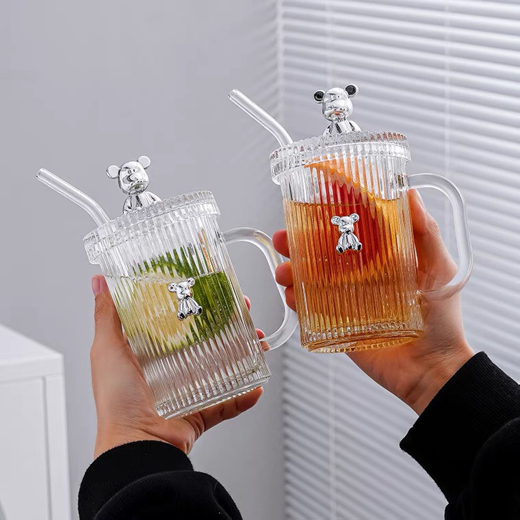 Cốc thuỷ tinh decor đính chú gấu có nắp và ống hút thuỷ tinh 450ml, ly thuỷ tinh cute K-house Smart