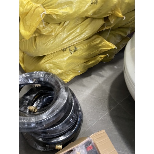 Dây rửa xe cao áp 15m hai bố thép nặng gần 5 kg,