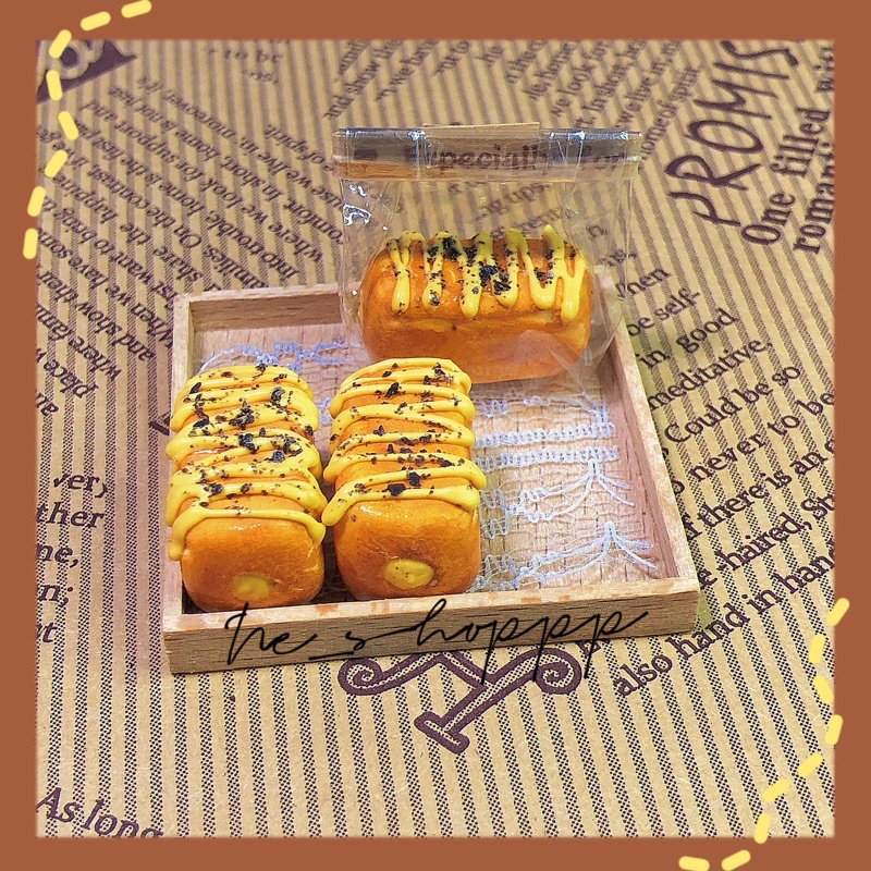 Mô hình bánh mỳ gối nhân kem mini