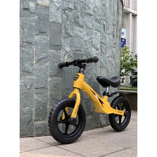 Xe chòi chân cho bé từ 2 - 6 thăng bằng