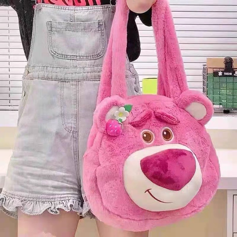 Túi đeo vai gấu dâu to size 30cm đựng nhiều đồ siêu dễ thương, túi xách phú lông họa tiết Lotso mẫu mới _ Ting Ting