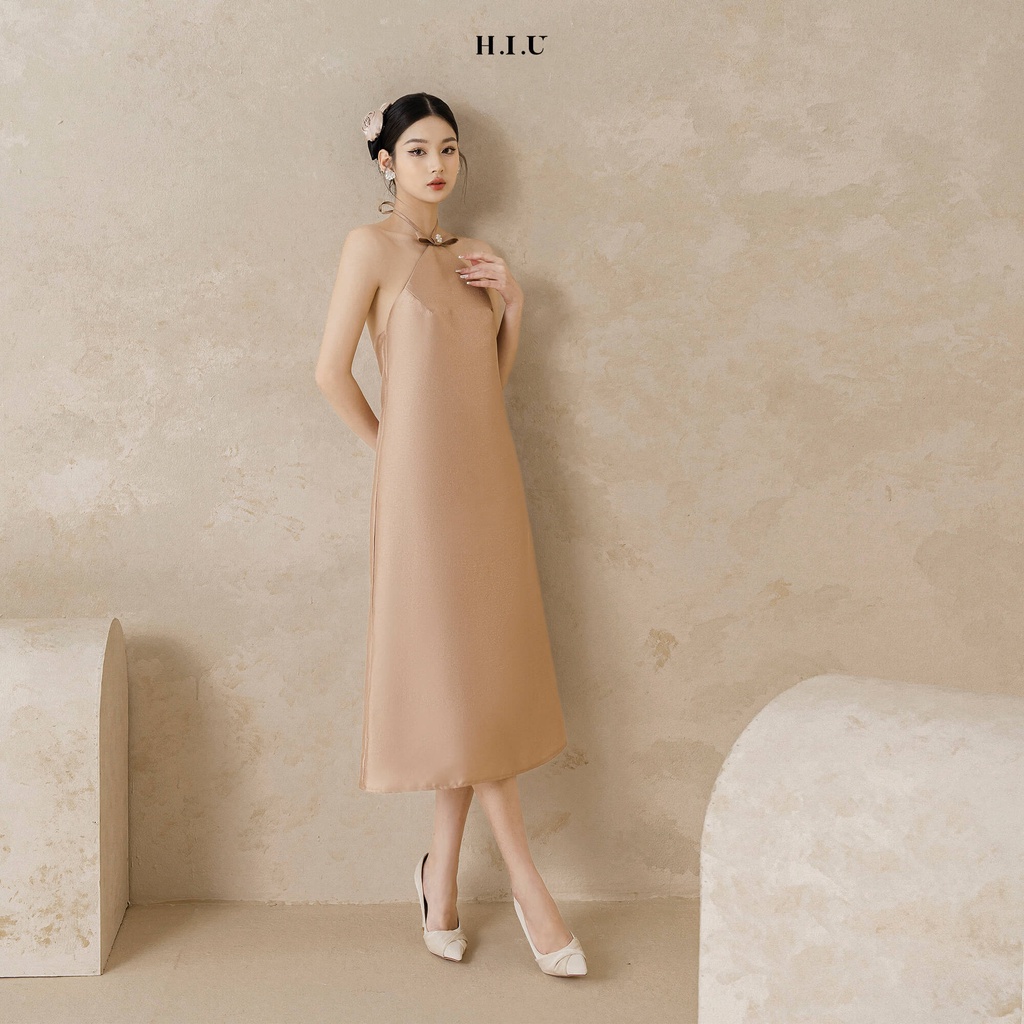 Váy yếm nữ taffa dáng midi suông Eva Dress H.I.U Fashion , đầm tiệc tiểu thư nâu ánh hồng đất thiết kế sang trọng HIU