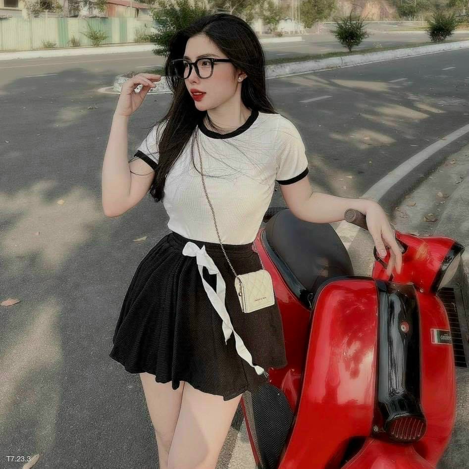 Sét bộ áo kiểu tay ngắn viền màu phối chân váy sọc bên dáng NGẮN cực hot hit , chất thun gân mềm mịn