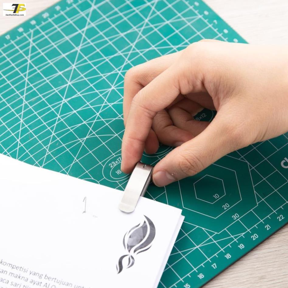 Dao rọc giấy Deli E2053